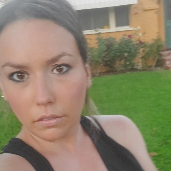 Meet your Posher, Alexandra - Picture 3 of 8